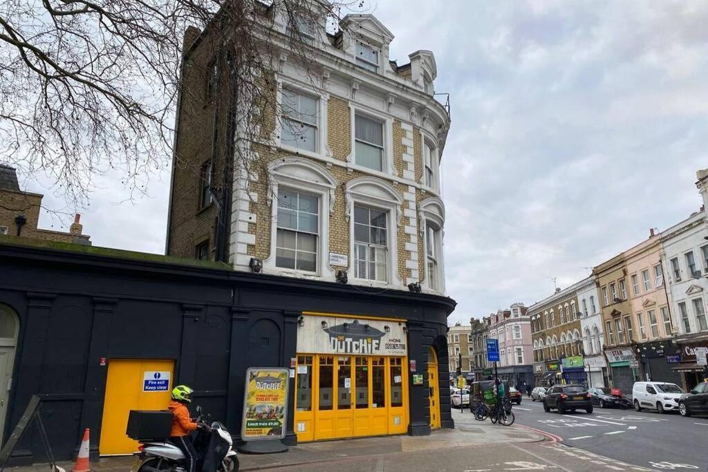 Two Bedroom Garden Flat in Zone 2 Londen Buitenkant foto