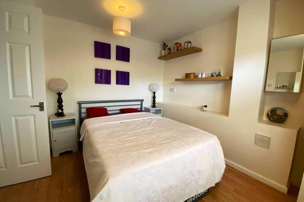 Two Bedroom Garden Flat in Zone 2 Londen Buitenkant foto